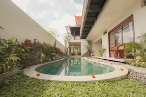 Outdoor pool - Rasa Ubud Yoga Coliving (Ubud)
