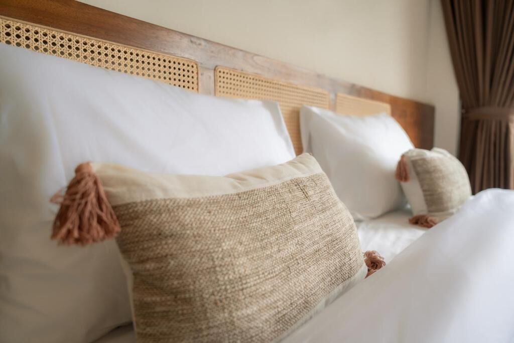 Individually furnished, desk, laptop workspace, free WiFi