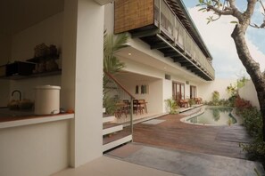 Outdoor pool - Rasa Ubud Yoga Coliving (Ubud)