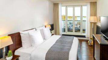 1 bedroom, bed sheets