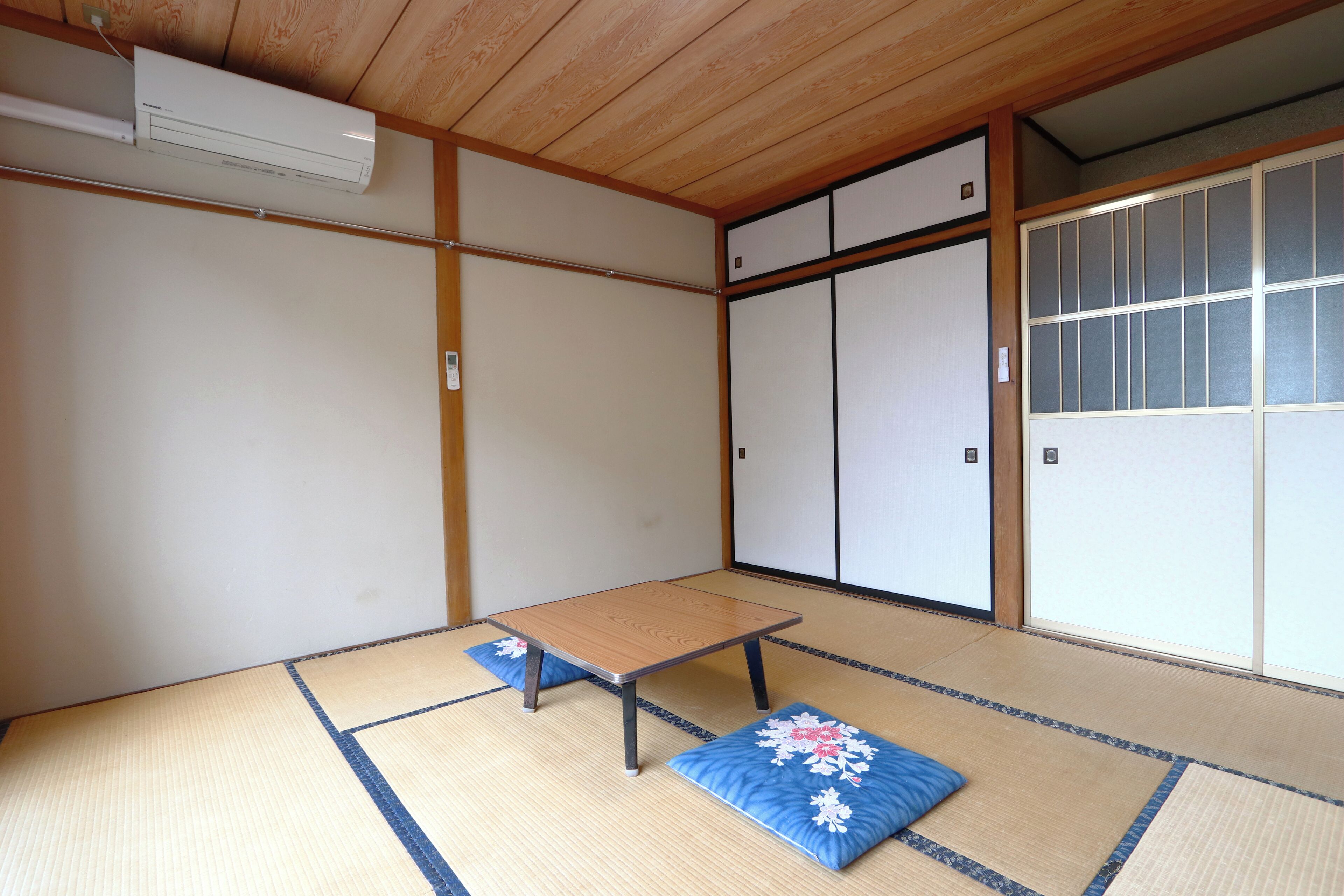 Economy Triple Room, Balcony | Interior