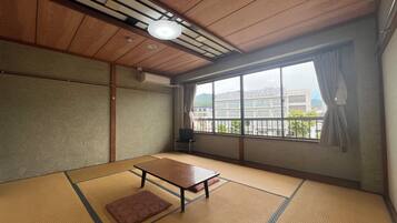 Economy Room, Balcony | Interior