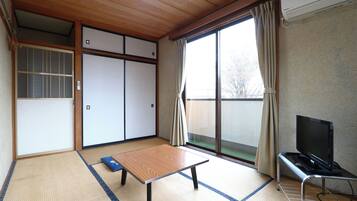 Economy Double or Twin Room, Balcony | Interior