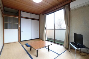 Economy Double or Twin Room, Balcony | Interior