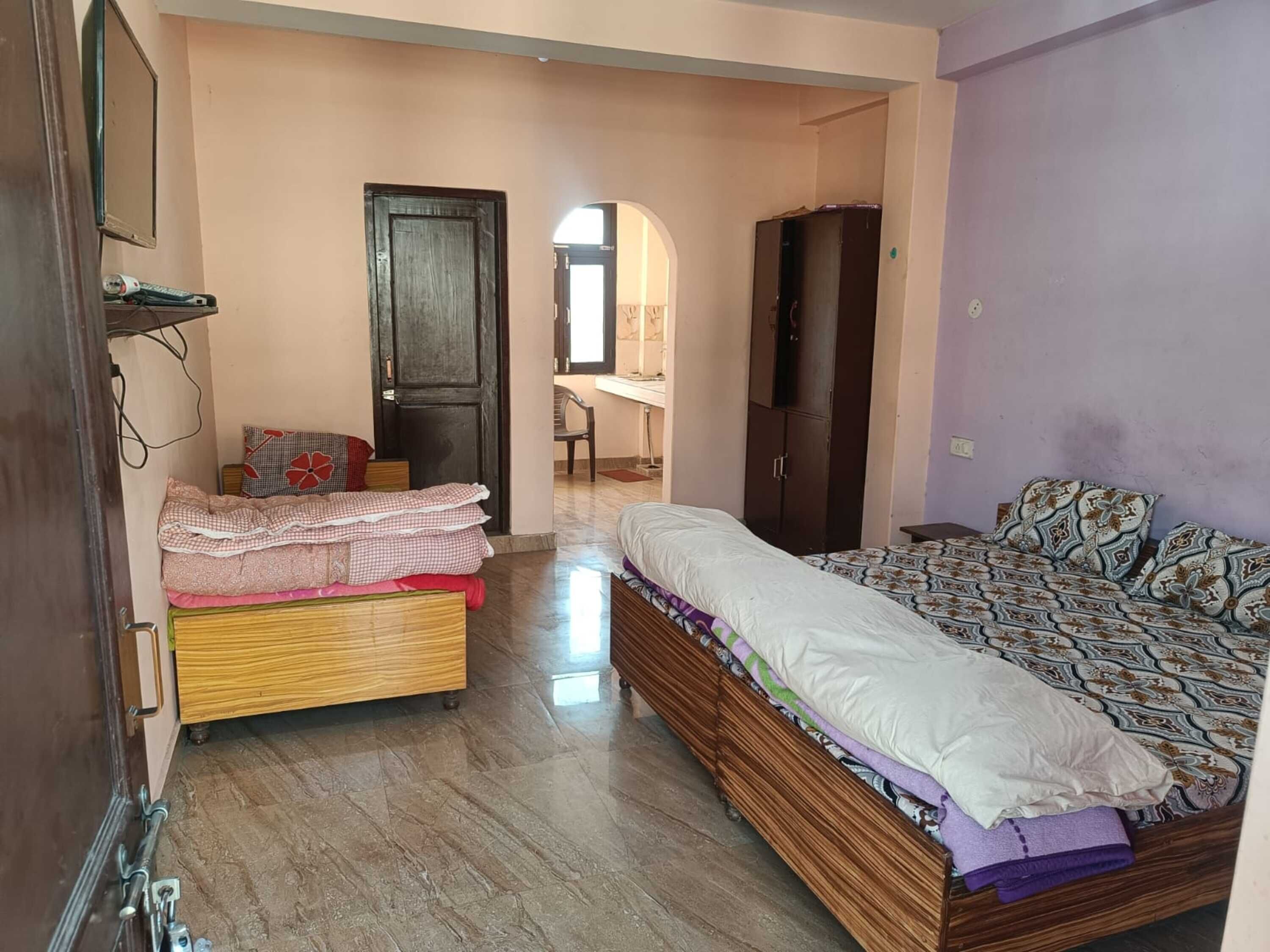 Rollaway beds, free WiFi, bed sheets