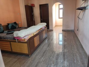 Rollaway beds, free WiFi, bed sheets - Bridge View Homestay (Patlikuhal)