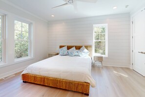 5 bedrooms, iron/ironing board, free WiFi, bed sheets