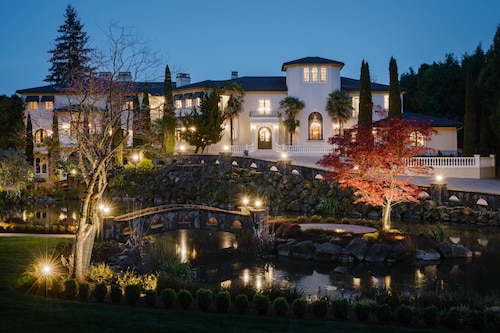 Palais de Leon - Ultra-Luxury Riverfront Estate, Pool, Spa, Theater, Dock, Hot Tubs, Gym on 3 Acres