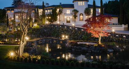 Palais de Leon - Ultra-Luxury Riverfront Estate, Pool, Spa, Theater, Dock, Hot Tubs, Gym on 3 Acres