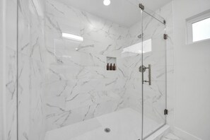 Shower, hair dryer, towels, soap - Modern Luxe Retreat- Spotless, Bright & Stylish- Medical Center- Downtown HTX (Houston)