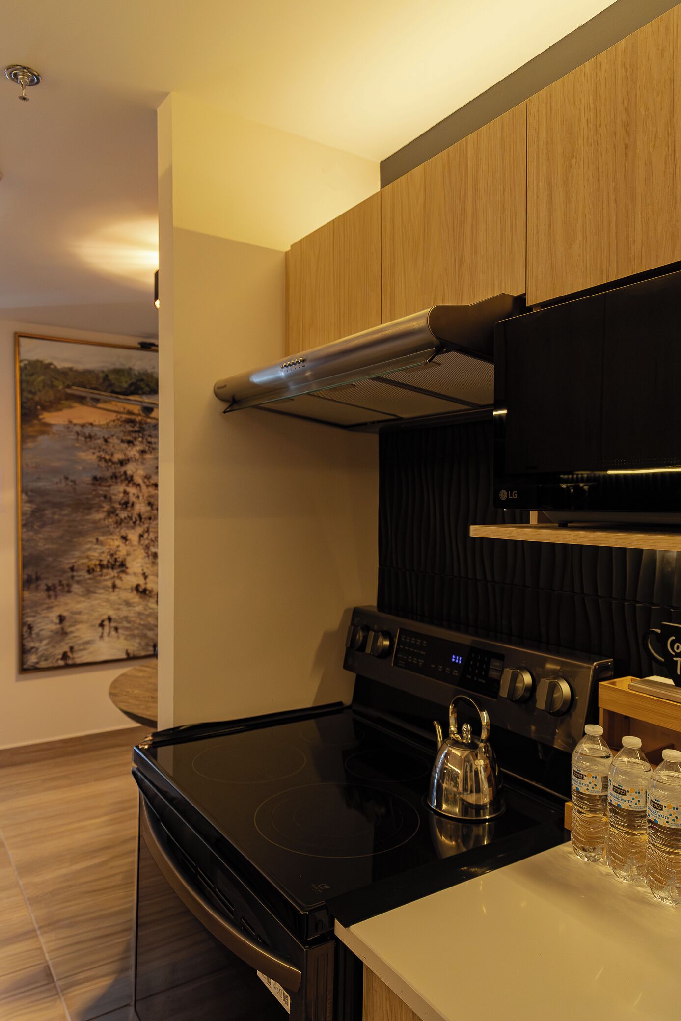 Køleskab, mikrobølgeovn, ovn, kogeplade