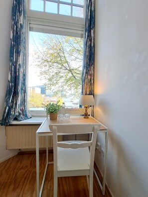 Unclassified image, 3 of 6, button