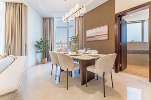 Dining - Elegant 3BR, Skyline Retreat in Downtown Dubai - Imperial Avenue, Downtown Dubai (Dubai)