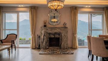 Villa - flera sängar (Poinsettia) | Vardagsrum | Böcker