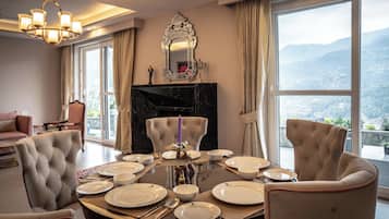 Villa, meerdere bedden (Poinsettia) | Dineren in de kamer