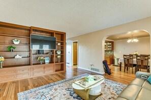 TV - Extended Stay in Denver Area! Pet-Friendly Retreat (Aurora)
