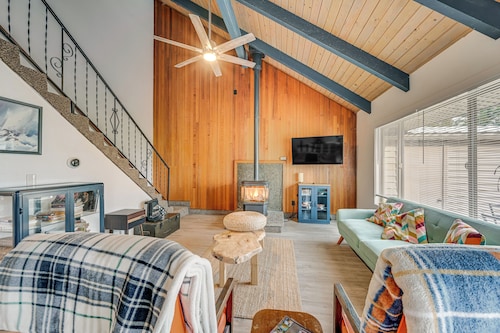 Near McNary Dam! Pet-Friendly Condo on Golf Course