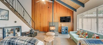 Near McNary Dam! Pet-Friendly Condo on Golf Course