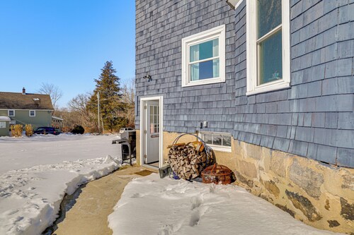 Easy Beach Access! Classic New London Charmer