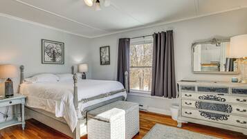 Desk, iron/ironing board, internet, bed sheets