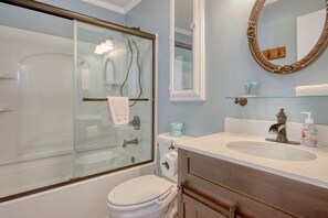 Dusche, Handtücher, Toilettenpapier