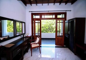 Superior Double Room, Balcony | Interior