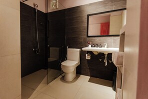 Kamar Double, pemandangan laut | Kamar mandi | Shower