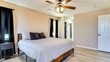 Fer et planche Ă repasser, accĂšs Internet, draps fournis