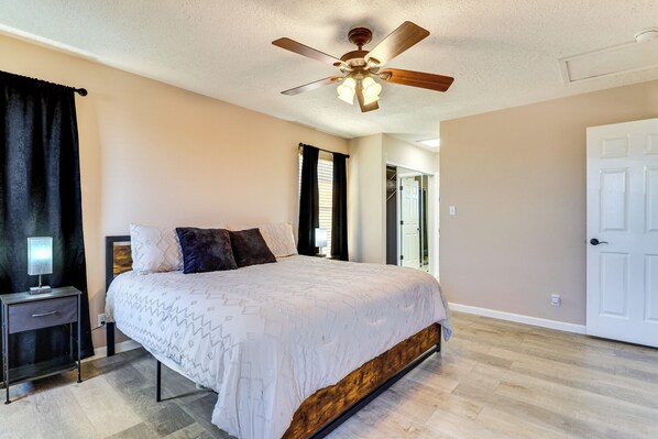 Iron/ironing board, Internet, bed sheets - Quiet Stay in Convenient Rio Rancho Community! (Rio Rancho)