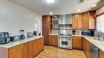 Fridge, microwave, stovetop, dishwasher