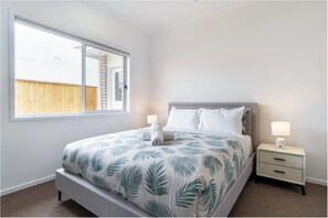 4 bedrooms, iron/ironing board, WiFi - 4BR Warm & Relaxing Ripley Escape - Inspire Haven (Ripley)