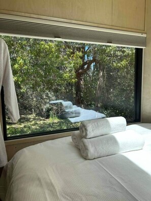 1 bedroom, bed sheets - Crown Equine Retreat Fern Cove (North Dandalup)