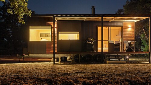 Off Grid Tiny Home  : City Escape, Unwind & Reconnect with Nature