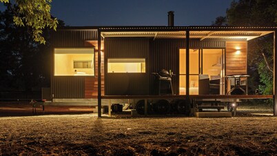 Off Grid Tiny Home : City Escape, Unwind & Reconnect with Nature