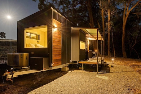 Außenbereich. Off Grid Tiny Home Fern View: Escape the City, Unwind & Reconnect with Nature