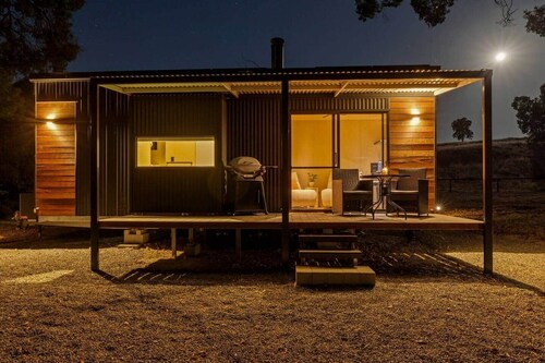 Off Grid Tiny Home Fern View: Escape the City, Unwind & Reconnect with Nature