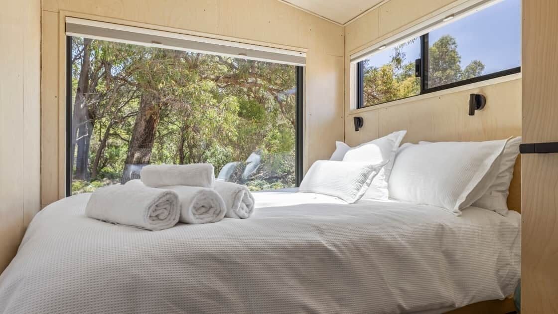 1 bedroom, bed sheets