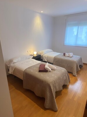 4 habitaciones, tabla de planchar con plancha y wifi 