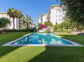 Pool - Can Pei Apartment – 20 min walk to the beaches and 10 min by bike (Sitges)