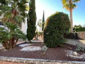 Property grounds - Can Pei Apartment – 20 min walk to the beaches and 10 min by bike (Sitges)
