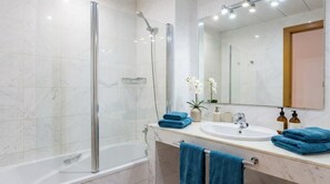 Secadora de cabello y bidet 