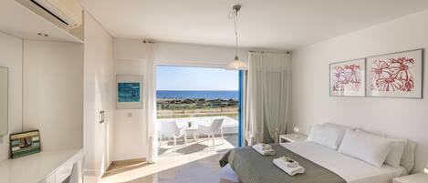 4 bedrooms, cribs/infant beds, bed sheets