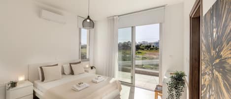 4 bedrooms, cots/infant beds, bed sheets