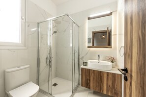 Shower, towels - Protaras Sol e Mar Villa 2 (Paralimni)