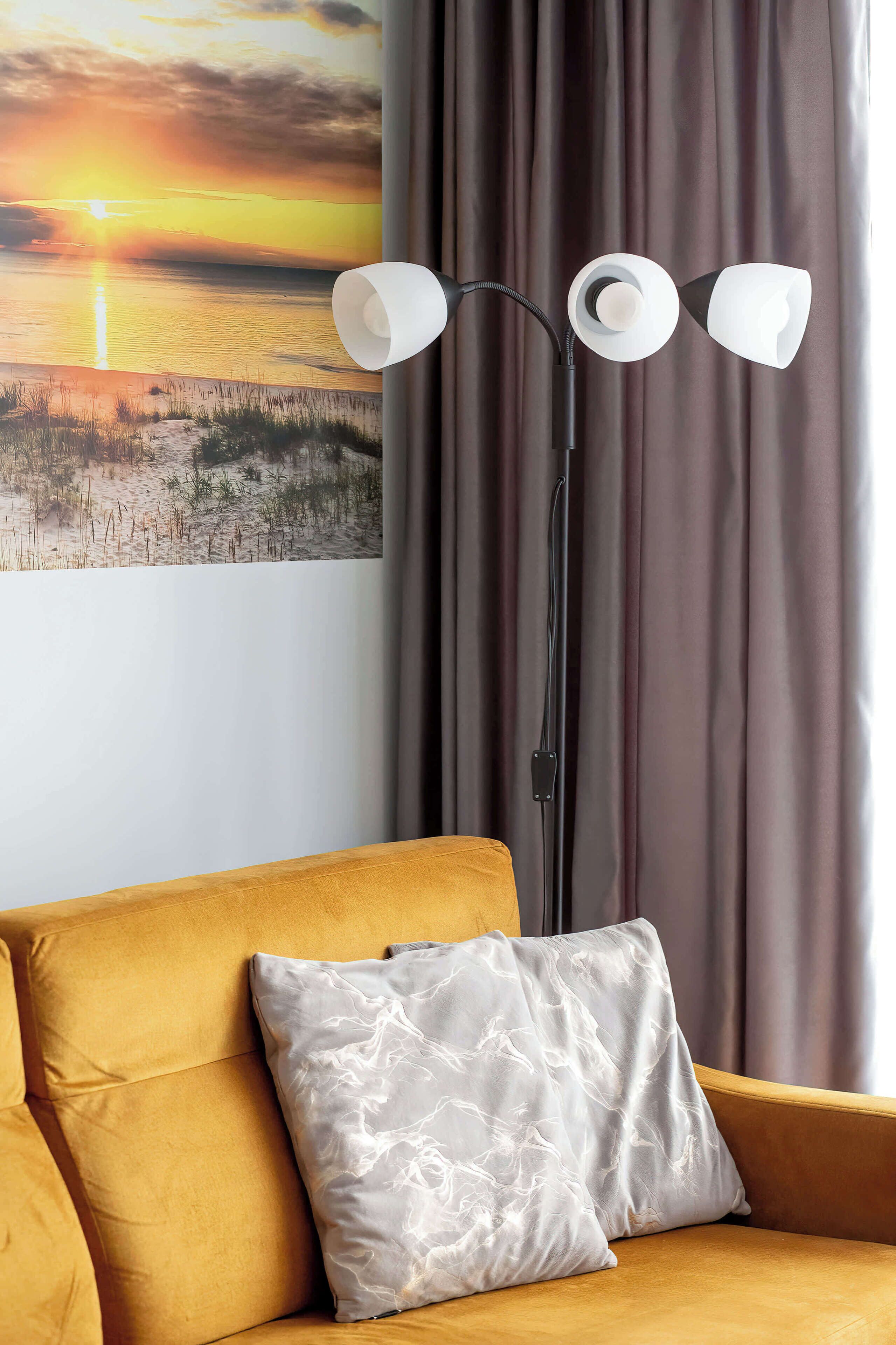 Una televisión, una oficina