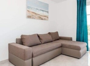 32-inch flat-screen TV with satellite channels - Apartments Ana (Vodice)