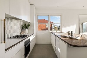 Unclassified image, 5 of 24, button