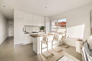 Unclassified image, 3 of 24, button