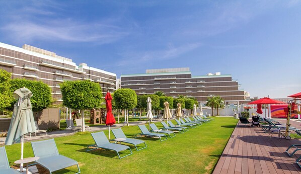 Property grounds - 2BR with Terrace in The 8 by Bespoke (Dubai)