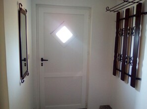 公寓 (One Bedroom Apartment - MIddle) | 2 多间卧室